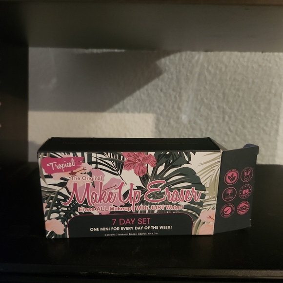 MakeUp Eraser Other - Makeup Eraser Tropical Green Pink Pattern Mini‎ 7 Day Set